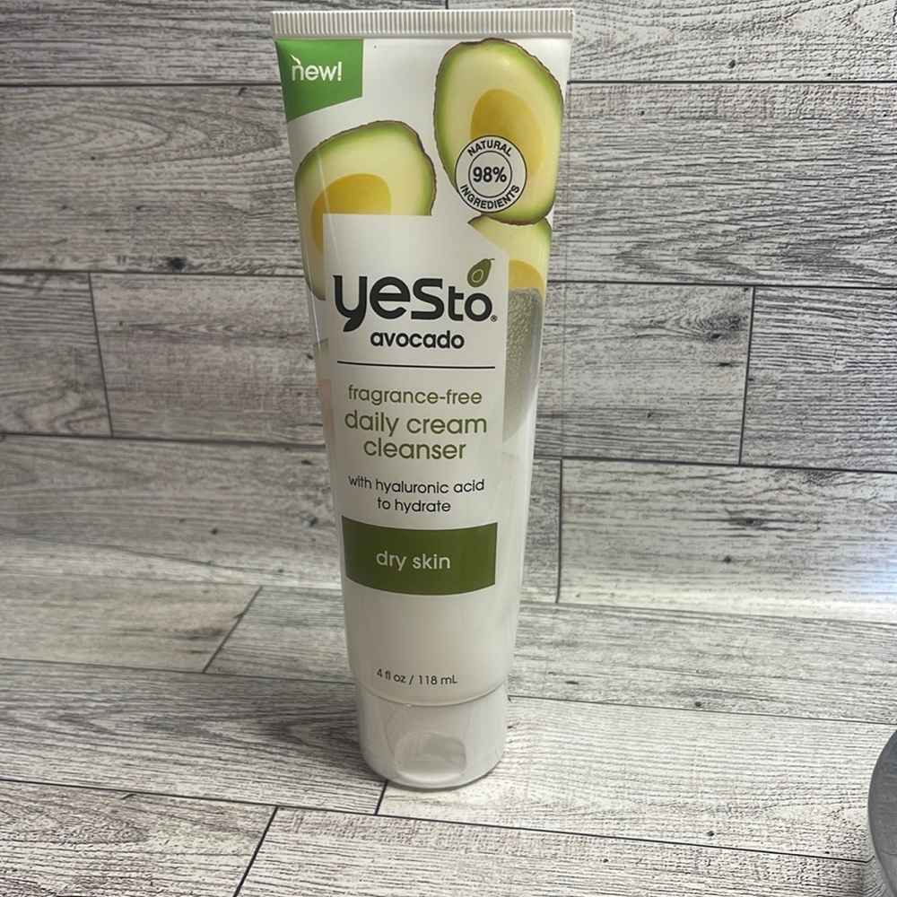 Yes-to avocado daily cream cleanser
